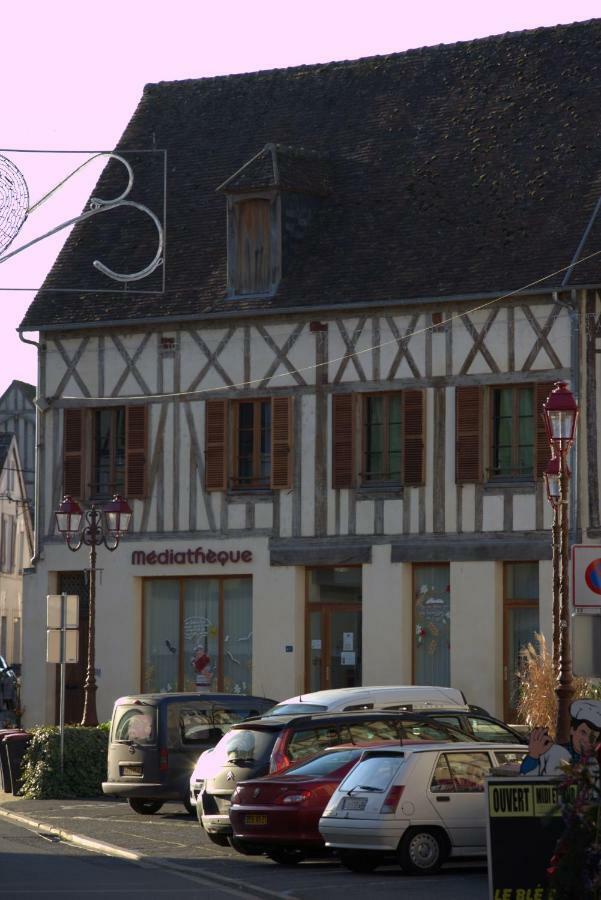 Château-Renard Gite "La Mesangerie"ヴィラ エクステリア 写真